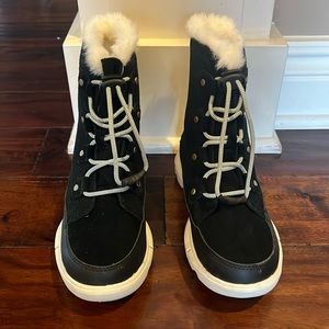 ❤️Sorel girls size 3 black suede boots.